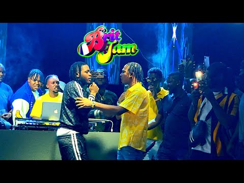 450 Confronted Deno Crazy On Stage At Britjam Yellow And White Igloo