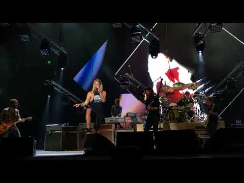 Foo Fighters - Taylor Hawkins sings Under Pressure - band invites fan to drum. 10.17.17 Columbia, SC