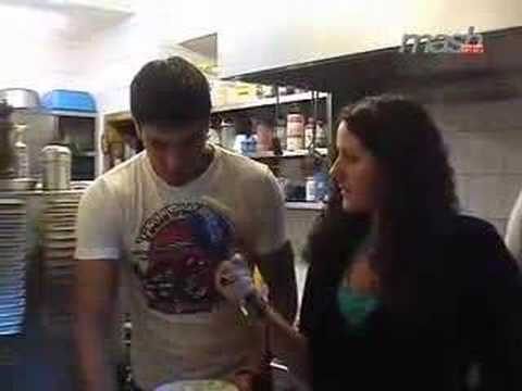 FCB Ricardo Meili und David Degen kochen mit Irini