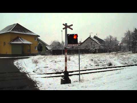 Železniční přejezd AŽD 71 a vlak Os 5299 - Chomutov, 17. 2. 2013