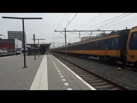 Een TRAXX komt als omgeleide IC BRUSSEL door Gouda