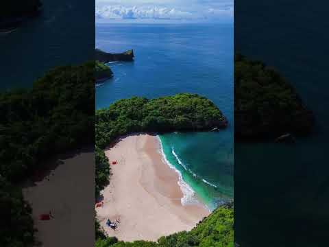 Cari pantai tersembunyi? Pantai Pasir Putih Sedahan di Gunung Kidul, Yogyakarta, siap memanjakan mata dengan keindahan y...