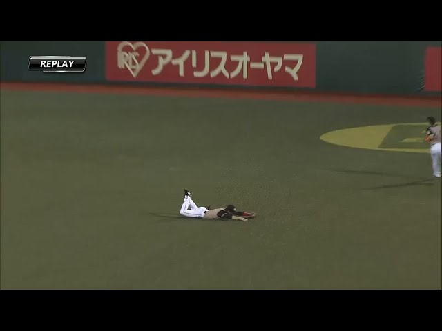 【8回裏】抜群の身体能力!! ファイターズ・岡はこの打球に追いつく!! 2015/5/20 E-F