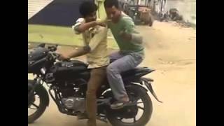 Download lagu Lintang pukang larinya apa bila dikejar pisau ...h mp3