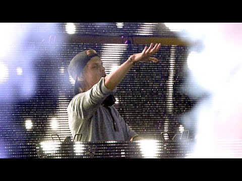 Avicii - Free w/ Sweet Nothing Vs. Super Love Live At Weenie Roast KROQ 2014