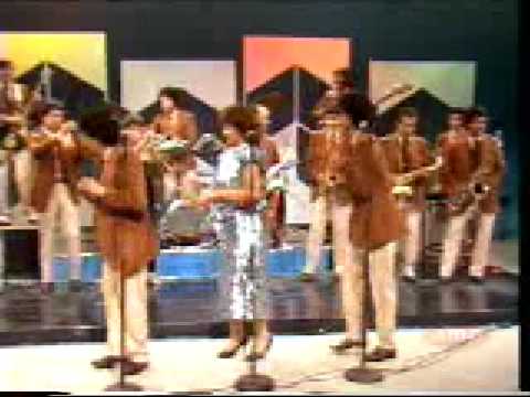 LA SECRETARIA, LOS HERMANOS FLORES