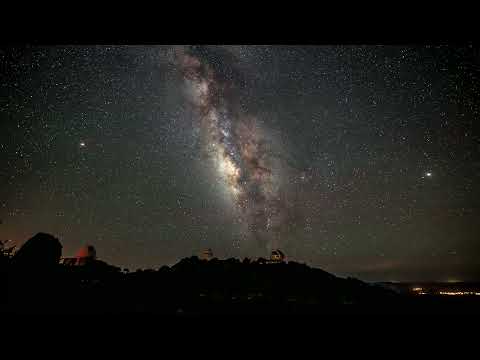 Milky Way Over WIYN 3.5-Meter Telescope Timelapse