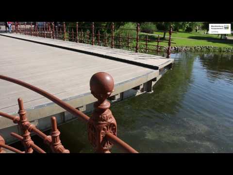 Öffnung der Drehbrücke am Schweriner Schloss