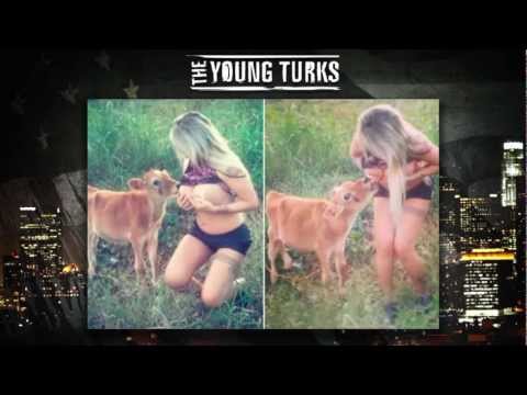 ブラジル人モデルがふくらはぎに乳を与える（TYT最高裁 (Brazilian Model Breastfeeds Calf (TYT Supreme Court))