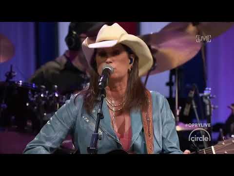 Coal Miner's Daughter - Terri Clark (Opry 5000)