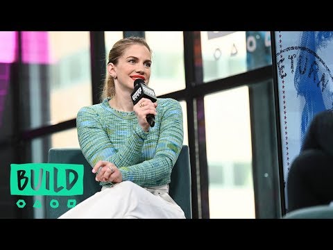 Anna Chlumsky Had a "Catharsis Cry" When Julia Louis-Dreyfus Called Her About The End Of "Veep"