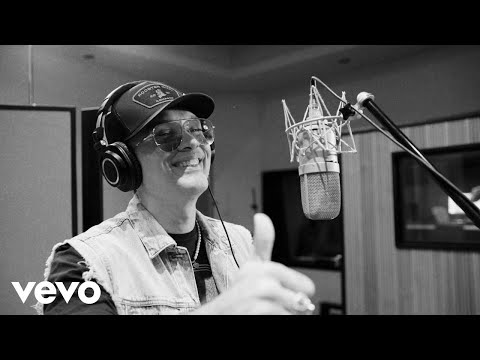 Video thumbnail for Estás Bien Bonita (Duet Version)