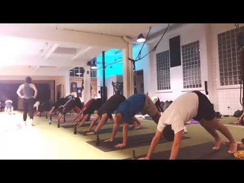 Bier Yoga im Core Sportclub