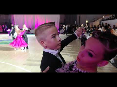 Juniori 2  Av 10-t SM Vakiot  semifin foxtrot erä 1