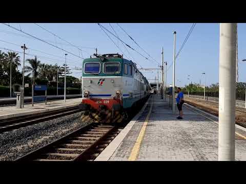 E656.039+096 ICN 1963 in partenza dalla Stazione di Acireale