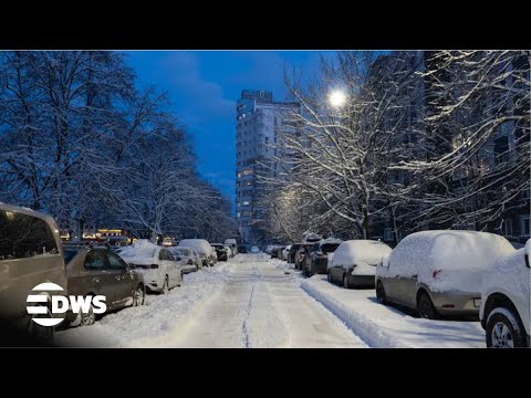 WATCH: Snow-Covered Streets in Oklahoma City as Massive Winter Storm Hits U.S. | AL15
