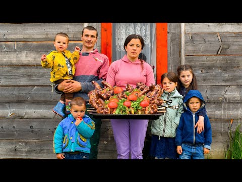 ЖИВОТ у планинама далеко од људи и роштиљ крилца за ручак!