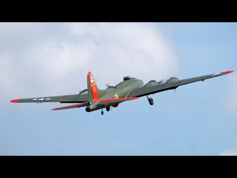 21ft B17 Flying Fortress takeoff NLMFC Baldock