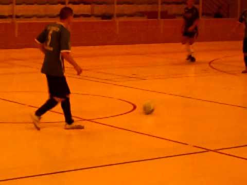 Beuvrages Futsal 2 - US Lieu-saint-amand Futsal: conservation de balle.