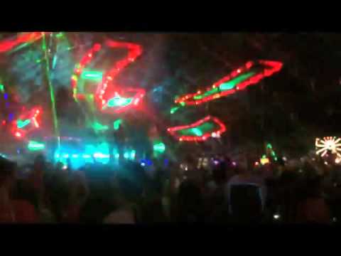 Calvin Harris Drops "NӨ HΣRӨΣS"