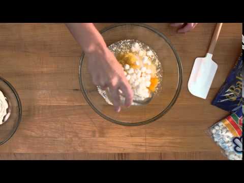 download lagu mp3 mp4 Coconut Poke Cupcakes, download lagu Coconut Poke Cupcakes gratis, unduh video klip Coconut Poke Cupcakes