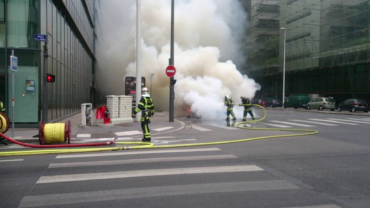 17h15, il y a plus de trente minutes...(1)