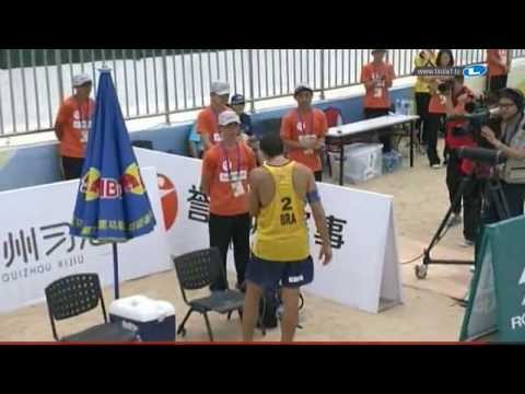 Beach Volleyball fun - Sean Rosenthal knocks out Alvaro Filho