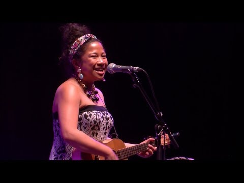 Zee Avi "Kantoi" live at Sfinks Mixed festival 2018