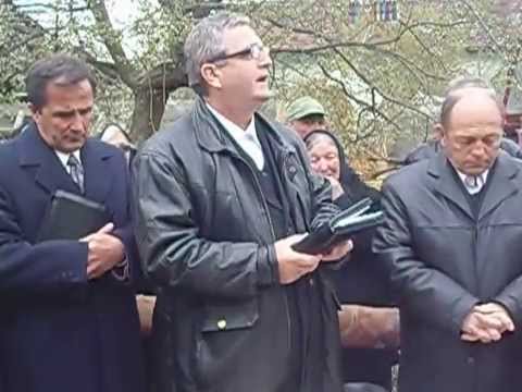 IMG_0015 Serviciul de înmormântare a fr. Vasile Gligor din Belinţ. 1.AVI