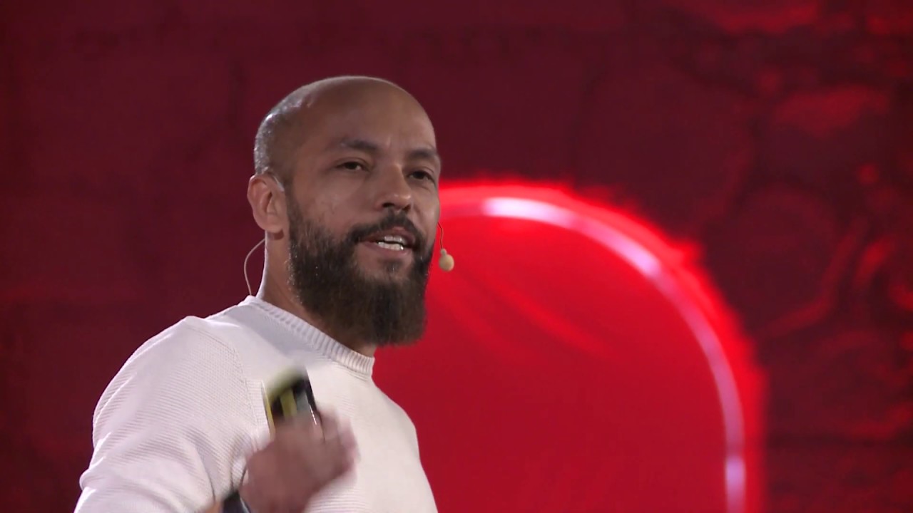 O universo fake que alimenta as fake news | Alexandre Botão | TEDxPorto