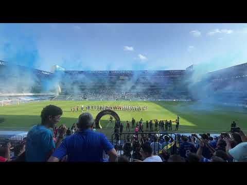 "Recibimiento de la hinchada de Emelec a sus jugadores en cada partido" Barra: Boca del Pozo &bull; Club: Emelec