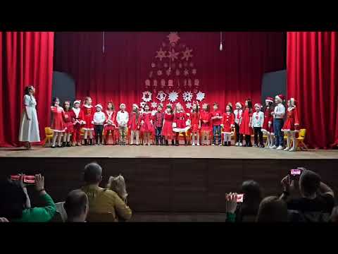 Clasa I B - prof.inv.primar Patricia Popa (Lollipops-Am pornit cu colindatul)