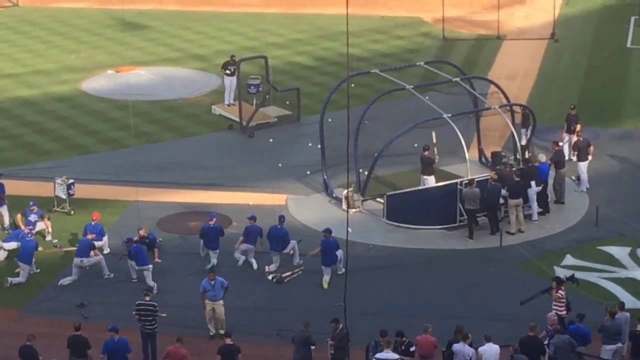 Andy Pettitte throws BP for Yankees