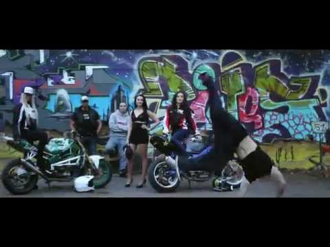 Urban Motion při focení moto kaskadérů a modelek