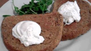 preview picture of video 'Poached Eggs On Toast Wheel Inn Scone Perthshire Scotland'