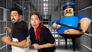 Download lagu PRECISAMOS FUGIR DESSA PRISÃO COM POLICIAL MALUCO no Escape Barry’s Prison Run Roblox mp3