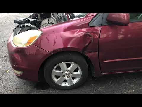 2005 Toyota Sienna XLE Driver Side Fender Removal Part 1