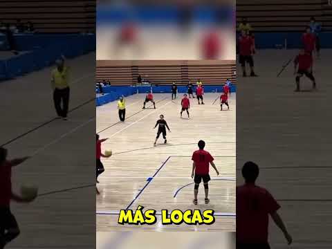 1 chica 👧 VS 5 jugadores, su habilidad es increíble #shorts
