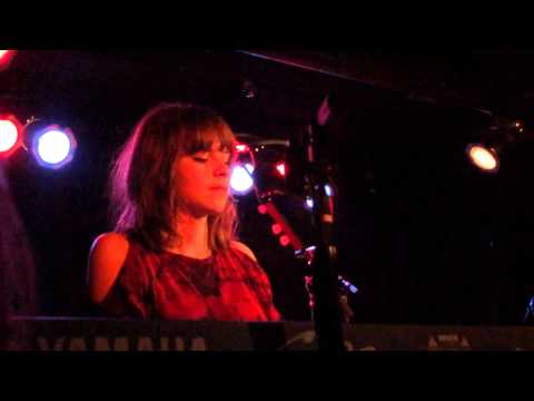 Gabrielle Aplin - Somewhere On The Avenue (New Song) | 05/06/14, Studio at Webster Hall, Second Row