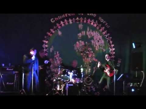 Darren Loveday plays 'Fly Me To The Moon'