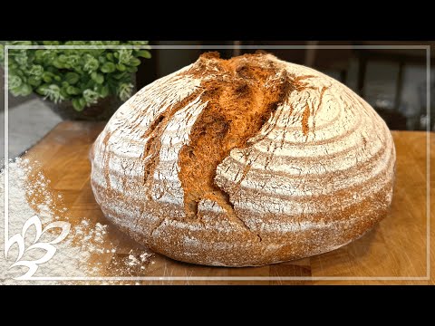 5 ingredients, 5 steps - this homemade bread from Aunt Hedwig tastes just like it used to! 👵🏻