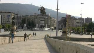 アキーラさん散策④旧ユーゴスラビア・マケドニア・スコピエ・マケドニア広場・Skopje,Macedonia