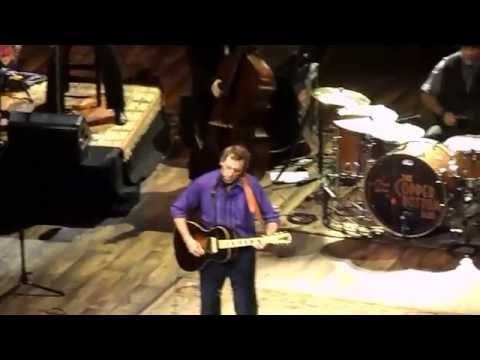 Hugh Laurie and The Copper Bottom Band - Mystery Train (Citibank Hall, São Paulo - 29/03/14)