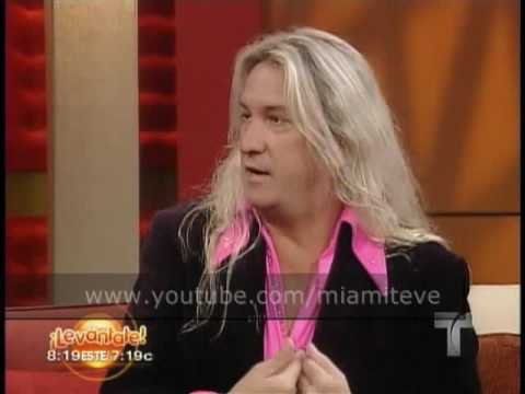 Javier Ceriani en Telemundo junto a Rashel Díaz y Alan Tacher