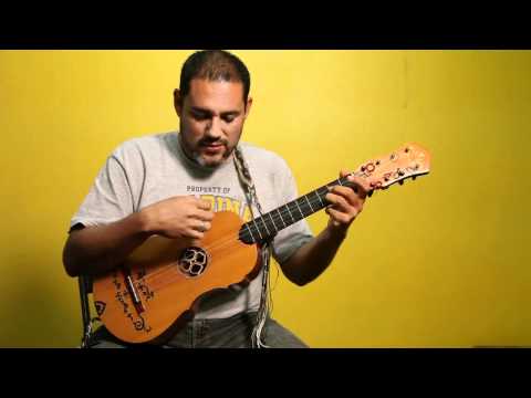 Clase De Jarana Con Andres Flores - 1 de 4