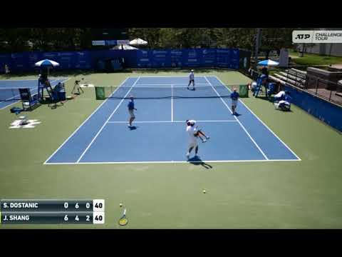 Act of sportsmanship 👏 Juncheng Shang helping the ball kid who was not feeling well and carrying him