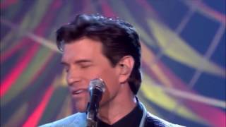Chris Isaak - Let Me Down Easy (Live)