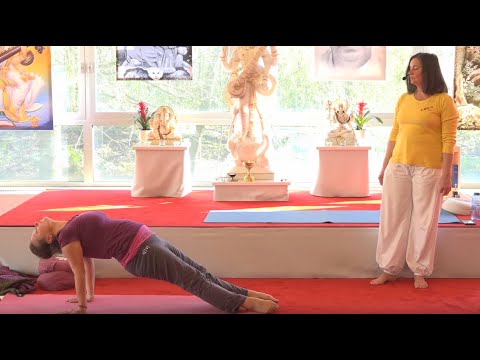 Yogastunde Mittelstufe mit Katyayani - Live 16:15 Uhr 11.04.2020