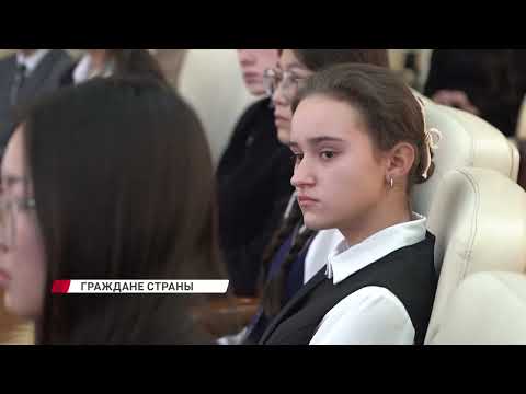 "Читайте, завидуйте, я - гражданин!": школьникам Бурятии Алексей Цыденов лично вручил паспорта