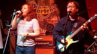 Ang Bandang Shirley - Sa Madaling Salita (Live at 12 Monkeys)